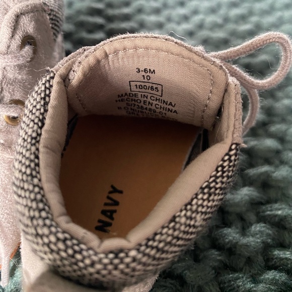 Old Navy baby shoes - Picture 3 of 3
